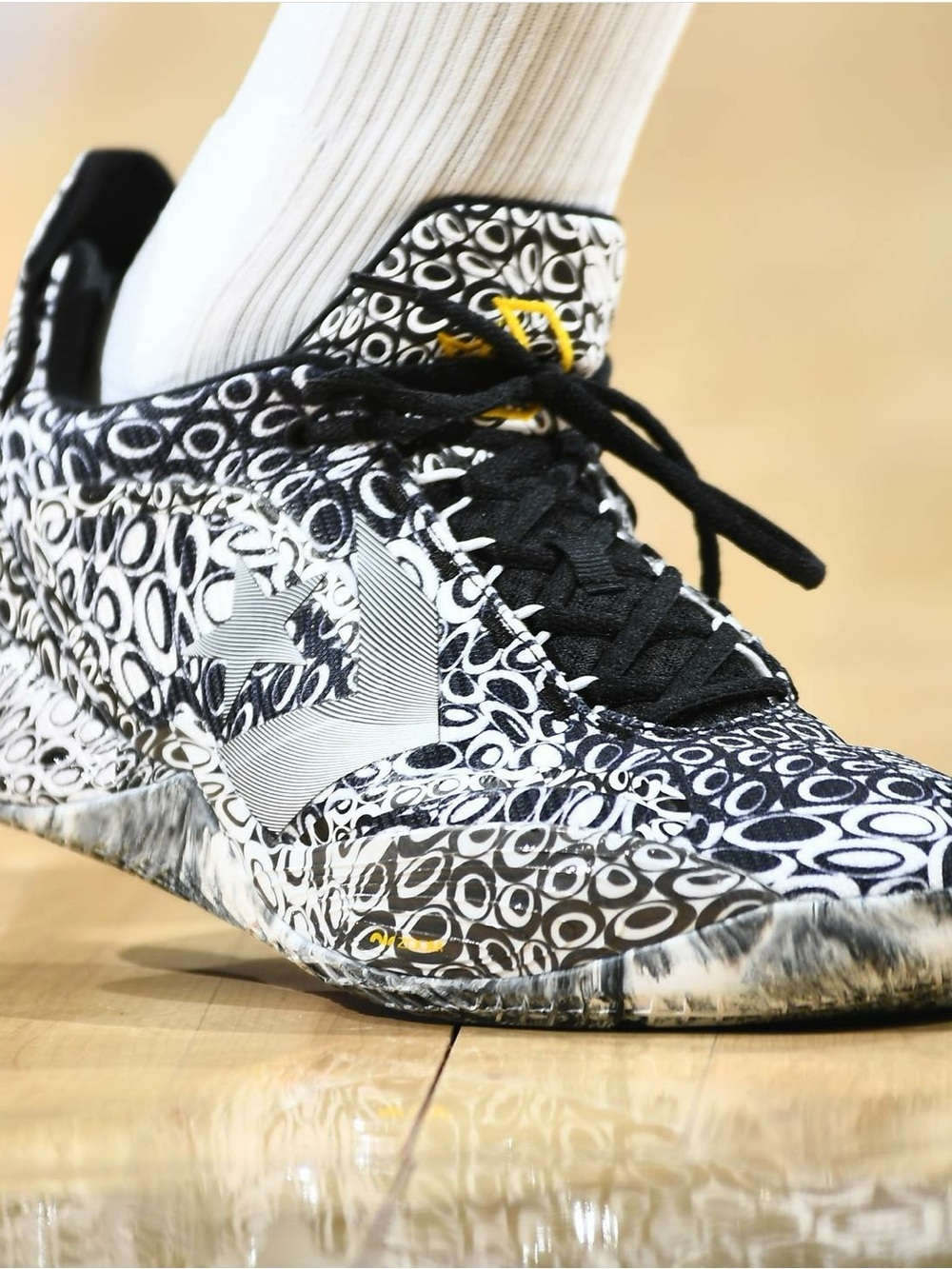 One of a Kind! Converse Draymond Green Christmas Day Signature Shoe - Picture 13 of 13